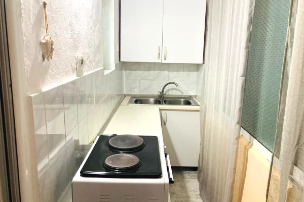 Shtepi me qera Apartament ne Tirane, 1+1, Mobilimi E mobiluar, Pagesa 55,000  Leke.