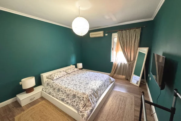 Shtepi me qera Apartament ne Tirane, 2+1, Mobilimi E mobiluar, Pagesa 75,000  Leke.