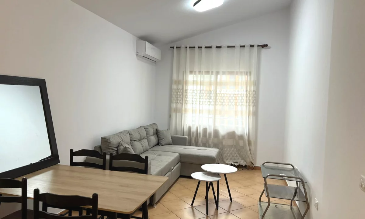Shtepi me qera Apartament ne Tirane, 3+1, Mobilimi E mobiluar, Pagesa 55,000  Leke.