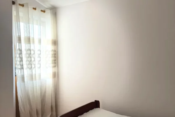 Shtepi me qera Apartament ne Tirane, 3+1, Mobilimi E mobiluar, Pagesa 55,000  Leke.