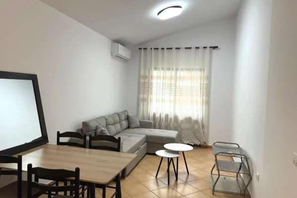 Shtepi me qera 3+1 ne Tirane - 55,000 Leke