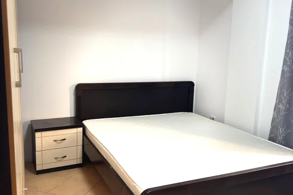 Shtepi me qera Apartament ne Tirane, 3+1, Mobilimi E mobiluar, Pagesa 55,000  Leke.