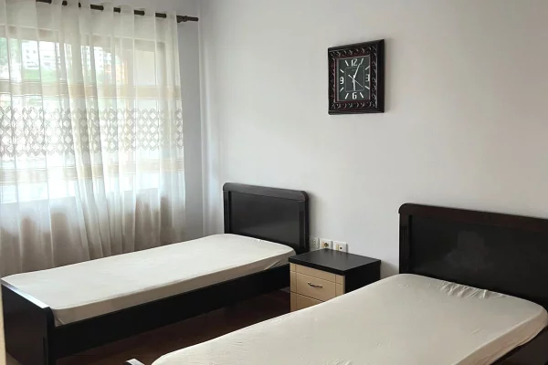Shtepi me qera Apartament ne Tirane, 3+1, Mobilimi E mobiluar, Pagesa 55,000  Leke.