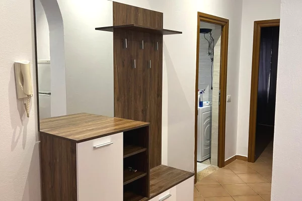 Shtepi me qera Apartament ne Tirane, 3+1, Mobilimi E mobiluar, Pagesa 55,000  Leke.