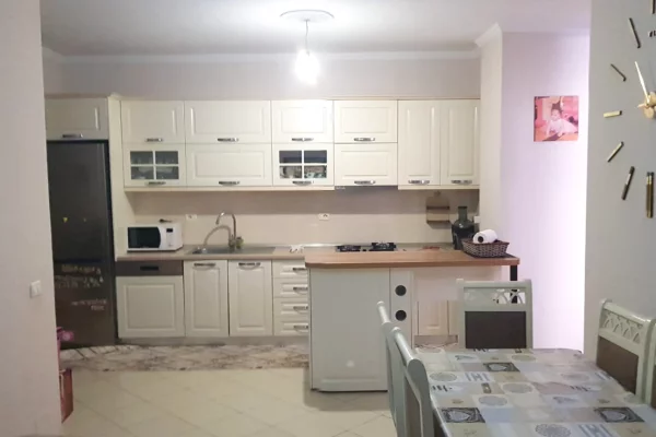 Shtepi me qera Apartament ne Tirane, 2+1, Mobilimi E mobiluar, Pagesa 45,000  Leke.