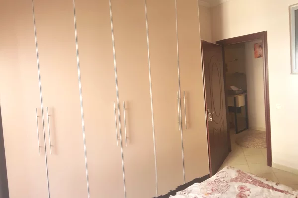 Shtepi me qera Apartament ne Tirane, 2+1, Mobilimi E mobiluar, Pagesa 45,000  Leke.