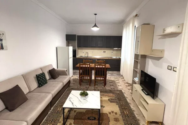 🏠Rruga 5 Maji,jepet me qera kati i I-re i nje vile,1+1,i mobiluar.40,000Leke