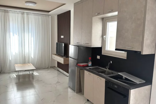 🏢Ne zonen e 5 Majit,pas Concord Center jepet me qera apartament 1+1+post parkimi i mobiluar 50,000L