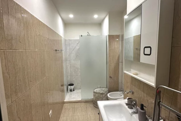 Shtepi me qera Apartament ne Tirane, 1+1, Mobilimi E mobiluar, Pagesa 600  Euro.