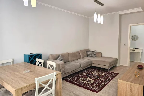 Shtepi me qera Apartament ne Tirane, 2+1, Mobilimi E mobiluar, Pagesa 800  Euro.