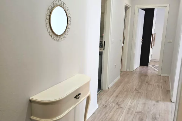 Shtepi me qera Apartament ne Tirane, 2+1, Mobilimi E mobiluar, Pagesa 800  Euro.