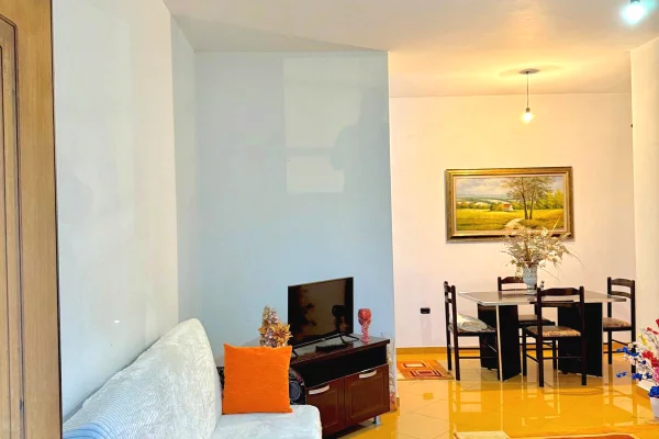 Shtepi me qera Apartament ne Tirane, 1+1, Mobilimi E mobiluar, Pagesa 45,000  Leke.