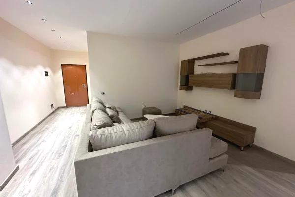 Shtepi me qera Apartament ne Tirane, 3+1, Mobilimi E mobiluar, Pagesa 1,400  Euro.