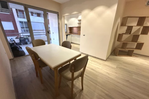 Shtepi me qera Apartament ne Tirane, 3+1, Mobilimi E mobiluar, Pagesa 1,400  Euro.