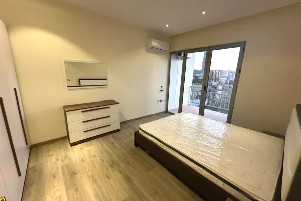 Shtepi me qera Apartament ne Tirane, 3+1, Mobilimi E mobiluar, Pagesa 1,400  Euro.