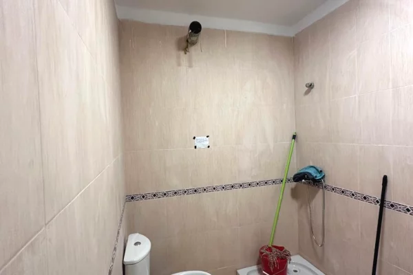 Shtepi me qera Apartament ne Tirane, 3+1, Mobilimi E mobiluar, Pagesa 1,400  Euro.