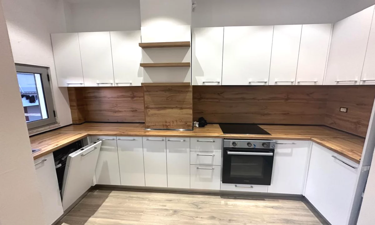 Shtepi me qera Apartament ne Tirane, 3+1, Mobilimi E mobiluar, Pagesa 1,400  Euro.