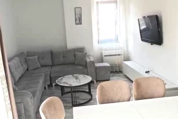 Shtepi me qera 2+1 ne Tirane - 800 Euro