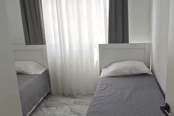 Shtepi me qera Apartament ne Tirane, 2+1, Mobilimi E mobiluar, Pagesa 800  Euro.