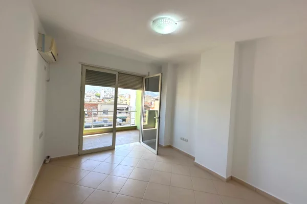 Rruga e Elbasanit,jepet me qera apartament  3+1+2+post parkimi ,pjeserisht i mobiluar 1,000Euro 