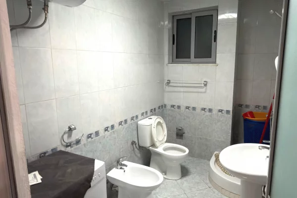 Shtepi me qera Apartament ne Tirane, 1+1, Mobilimi E mobiluar, Pagesa 45,000  Leke.