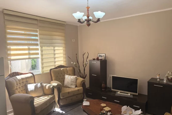 Shtepi me qera 1+1 ne Tirane - 35,000 Leke