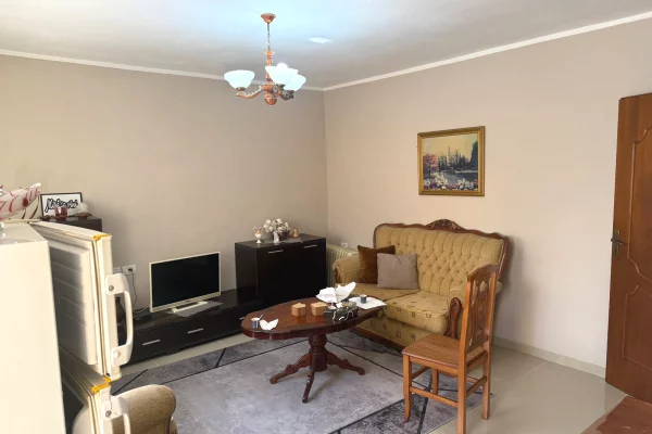 Shtepi me qera Apartament ne Tirane, 1+1, Mobilimi E mobiluar, Pagesa 40,000  Leke.