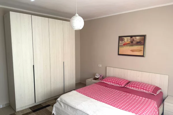 Shtepi me qera Apartament ne Tirane, 1+1, Mobilimi E mobiluar, Pagesa 40,000  Leke.