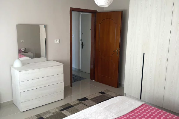 Shtepi me qera Apartament ne Tirane, 1+1, Mobilimi E mobiluar, Pagesa 40,000  Leke.