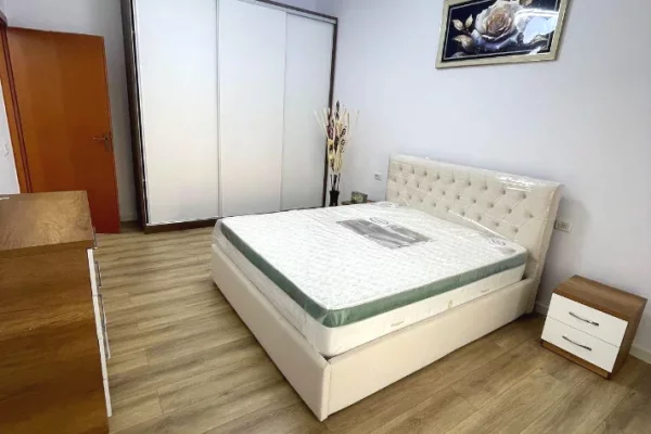 Shtepi me qera Apartament ne Tirane, 2+1, Mobilimi E mobiluar, Pagesa 500  Euro.