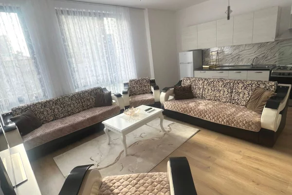 🏢Bulevardi i Ri,Rruga Petrela jepet me qera apartament 2+1 i mobiluar ,680Euro 