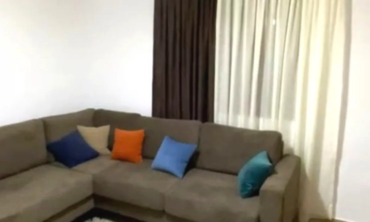 Shtepi me qera Vila Luksoze ne Tirane, 1+1, Mobilimi E mobiluar, Pagesa 500  Euro.