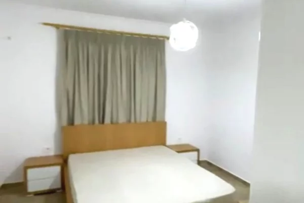 Shtepi me qera Vila Luksoze ne Tirane, 1+1, Mobilimi E mobiluar, Pagesa 500  Euro.