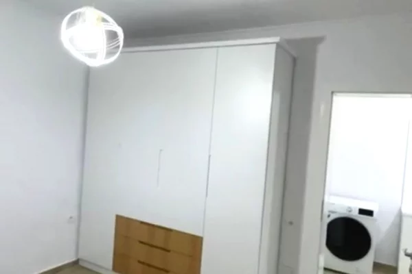 Shtepi me qera Vila Luksoze ne Tirane, 1+1, Mobilimi E mobiluar, Pagesa 500  Euro.