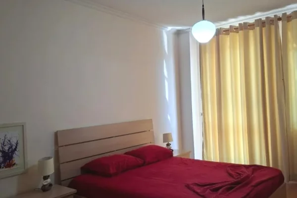 Shtepi me qera Apartament ne Tirane, 2+1, Mobilimi E mobiluar, Pagesa 1,000  Euro.