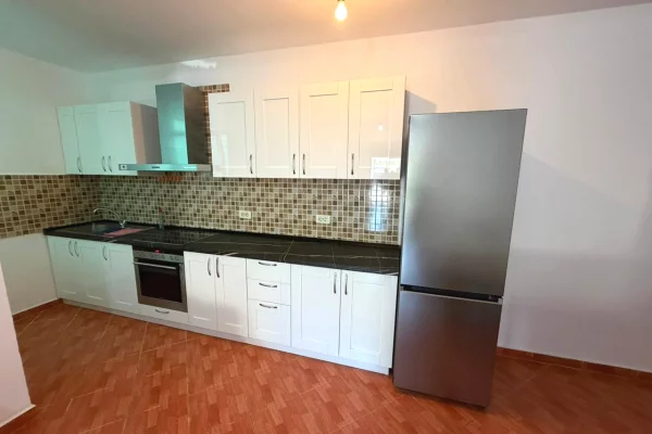 Shtepi me qera Vila Luksoze ne Tirane, 2+1, Mobilimi E mobiluar, Pagesa 55,000  Leke.