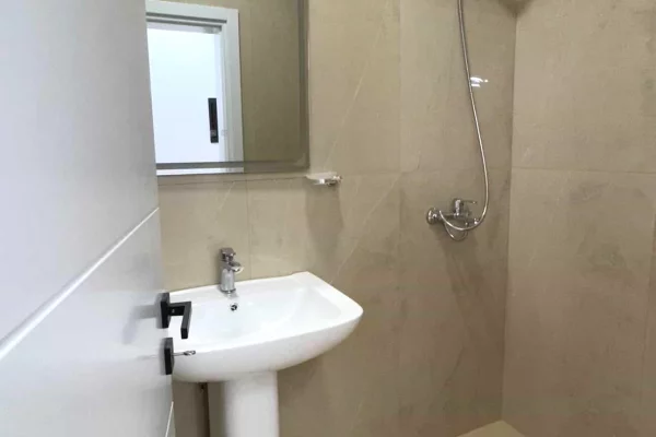 Shtepi me qera Apartament ne Tirane, 2+1, Mobilimi E mobiluar, Pagesa 70,000  Leke.