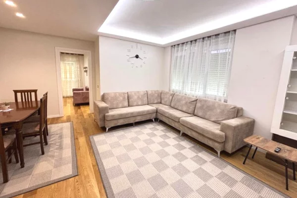 Shtepi me qera 3+1 ne Tirane - 85,000 Leke