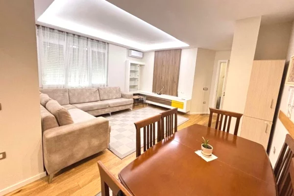 Shtepi me qera Apartament ne Tirane, 3+1, Mobilimi E mobiluar, Pagesa 85,000  Leke.