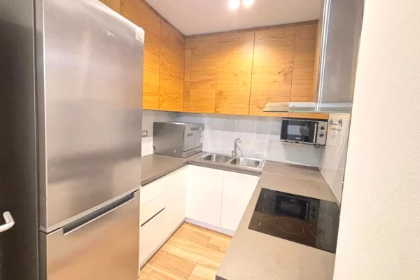 Shtepi me qera Apartament ne Tirane, 3+1, Mobilimi E mobiluar, Pagesa 85,000  Leke.