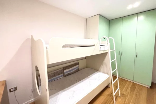 Shtepi me qera Apartament ne Tirane, 3+1, Mobilimi E mobiluar, Pagesa 85,000  Leke.
