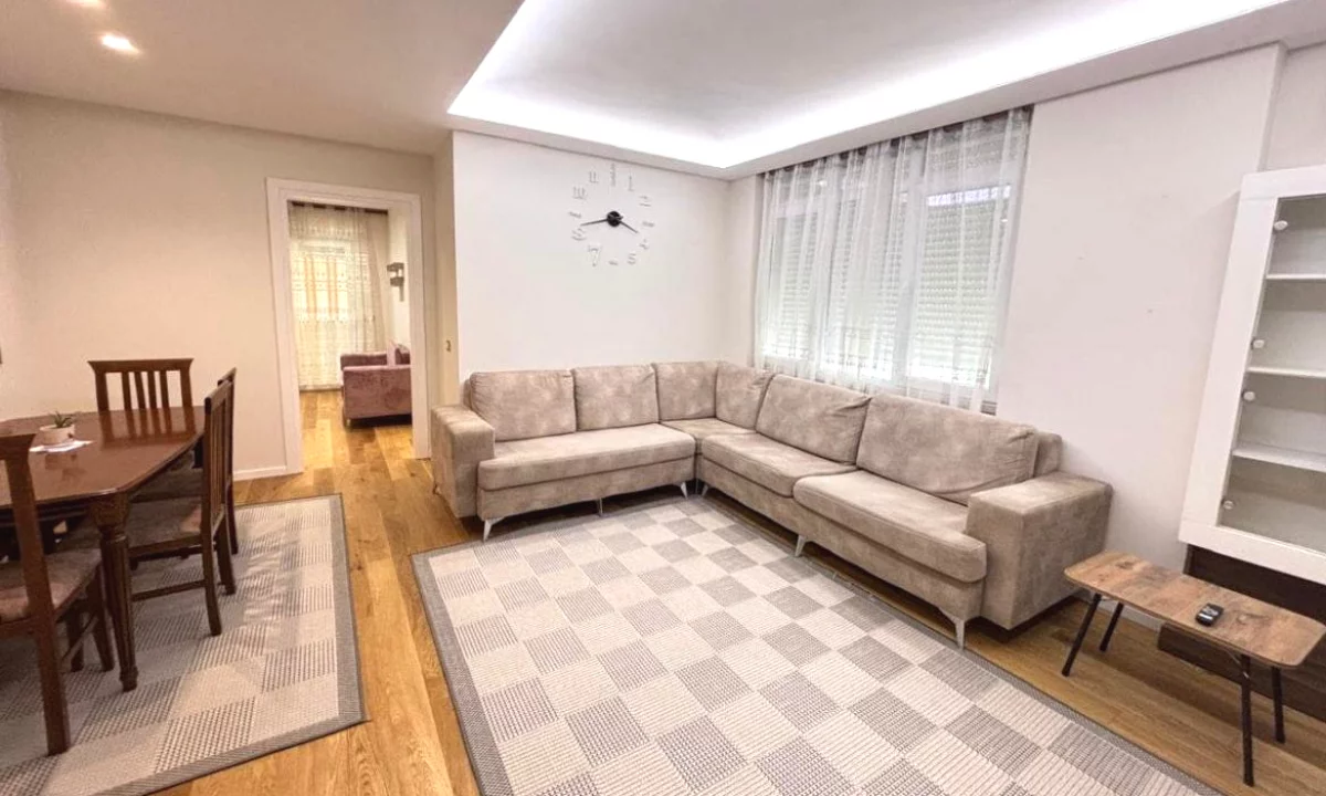 Shtepi me qera Apartament ne Tirane, 3+1, Mobilimi E mobiluar, Pagesa 85,000  Leke.