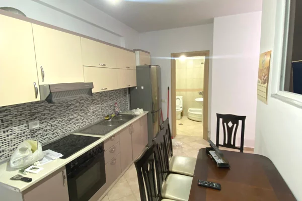 Shtepi me qera Apartament ne Tirane, 1+1, Mobilimi E mobiluar, Pagesa 50,000  Leke.