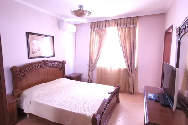 Shtepi me qera Apartament ne Tirane, 2+1, Mobilimi E mobiluar, Pagesa 800  Euro.