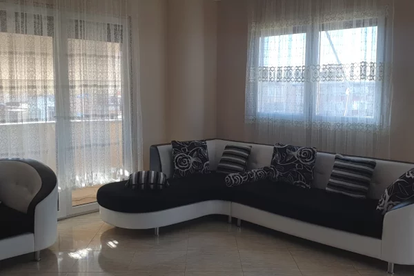 Shtepi me qera 1+1 ne Tirane - 42,000 Leke