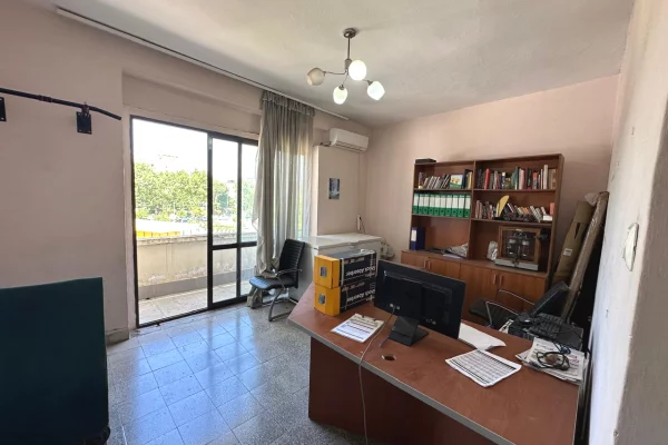 Ambient biznesi me qera 3+1 ne Tirane - 800 Euro