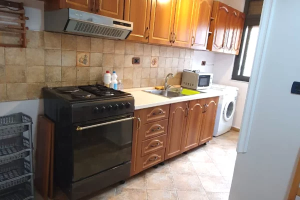 Shtepi me qera Apartament ne Tirane, 1+1, Mobilimi E mobiluar, Pagesa 60,000  Leke.