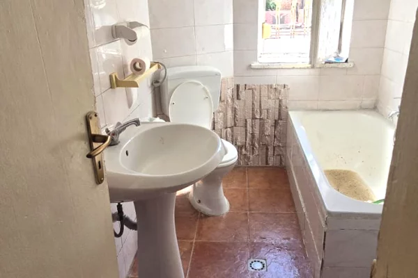 Shtepi ne shitje Apartament ne Tirane, 2+1, Mobilimi Bosh, pa mobiluar, Pagesa 193,000  Euro.