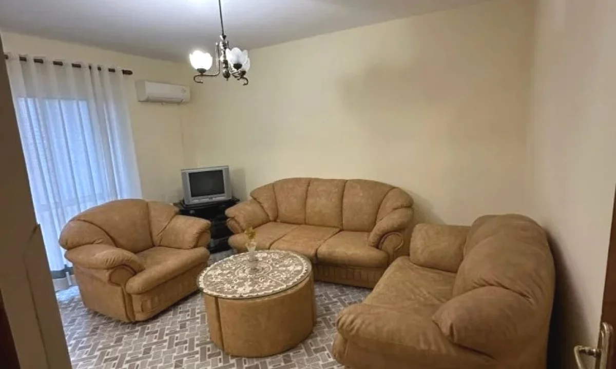 Shtepi me qera Apartament ne Tirane, 3+1, Mobilimi E mobiluar, Pagesa 60,000  Leke.