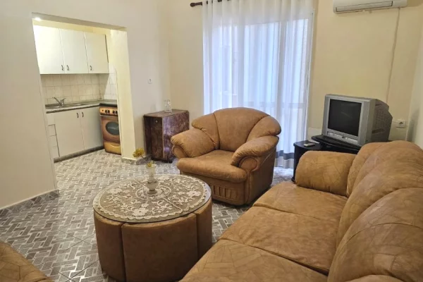 Shtepi me qera Apartament ne Tirane, 3+1, Mobilimi E mobiluar, Pagesa 60,000  Leke.